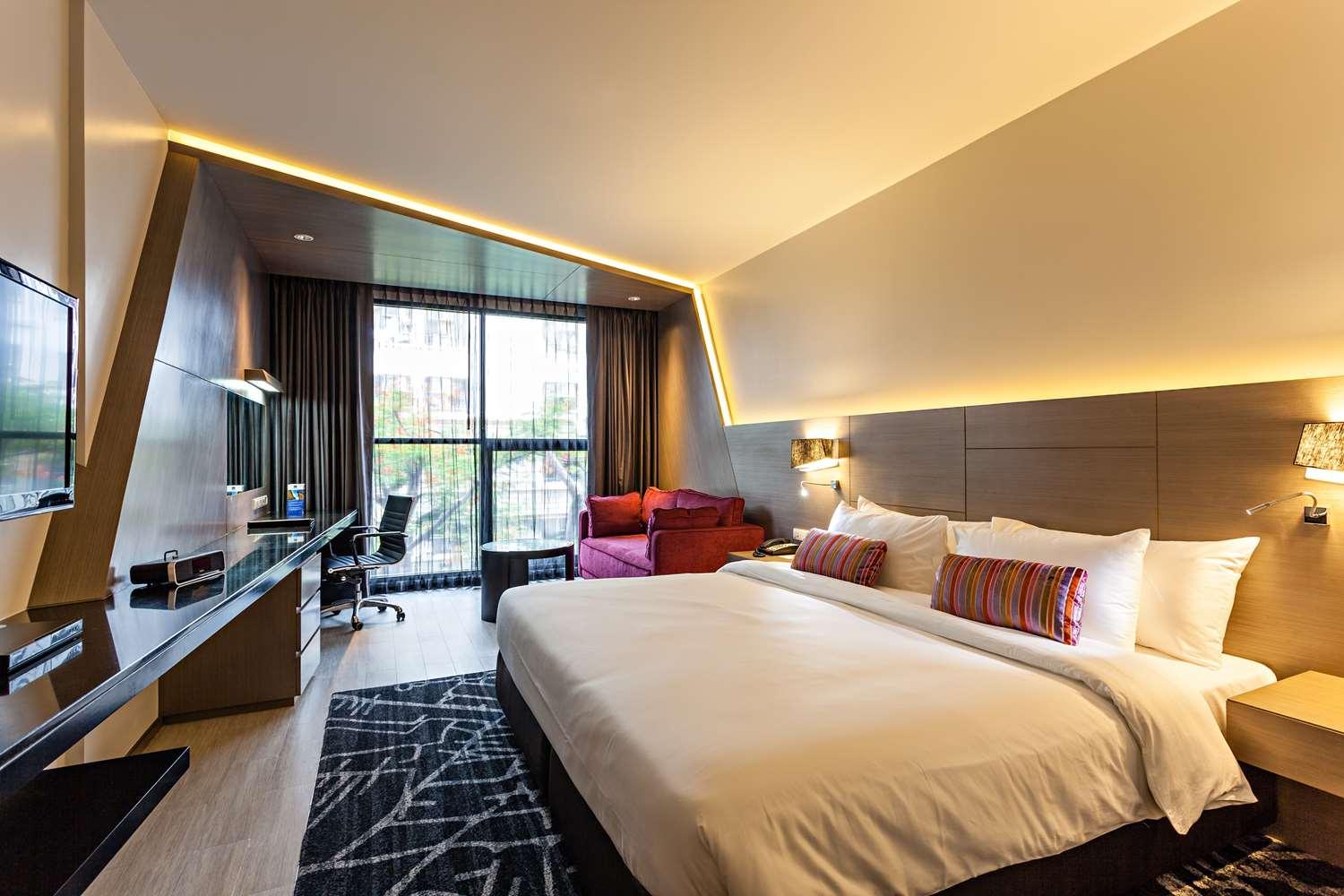 Hyatt Place Bangkok Sukhumvit 1 Экстерьер фото