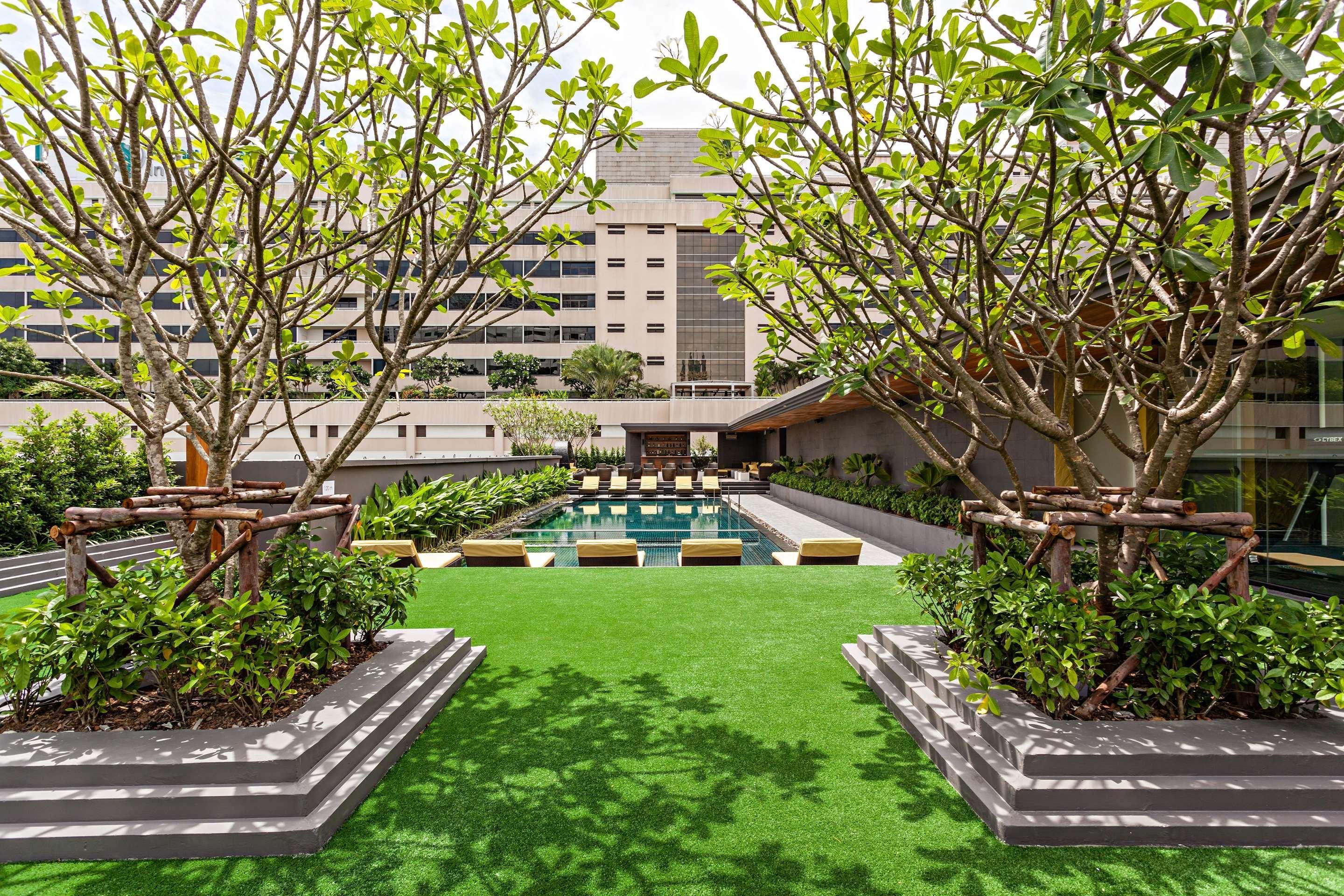 Hyatt Place Bangkok Sukhumvit 1 Экстерьер фото