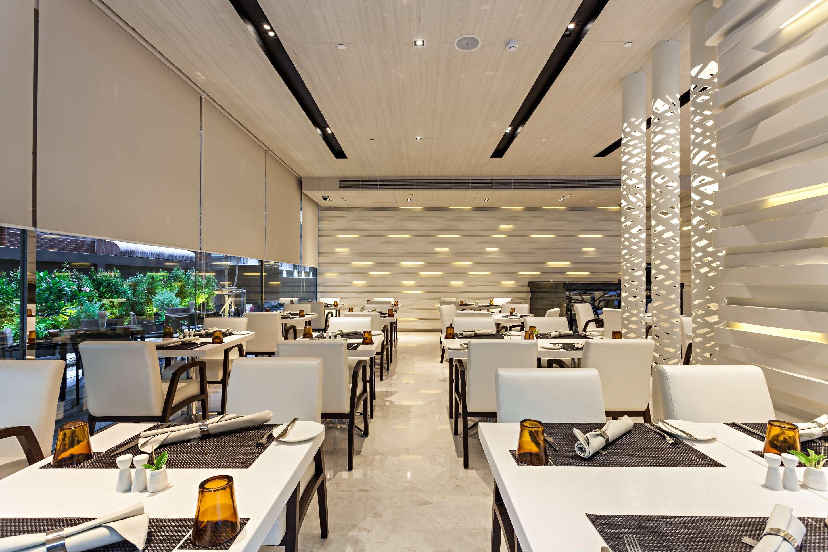 Hyatt Place Bangkok Sukhumvit 1 Экстерьер фото
