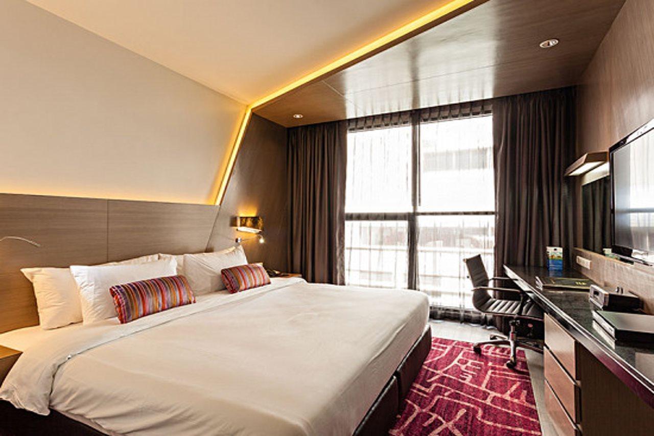 Hyatt Place Bangkok Sukhumvit 1 Экстерьер фото