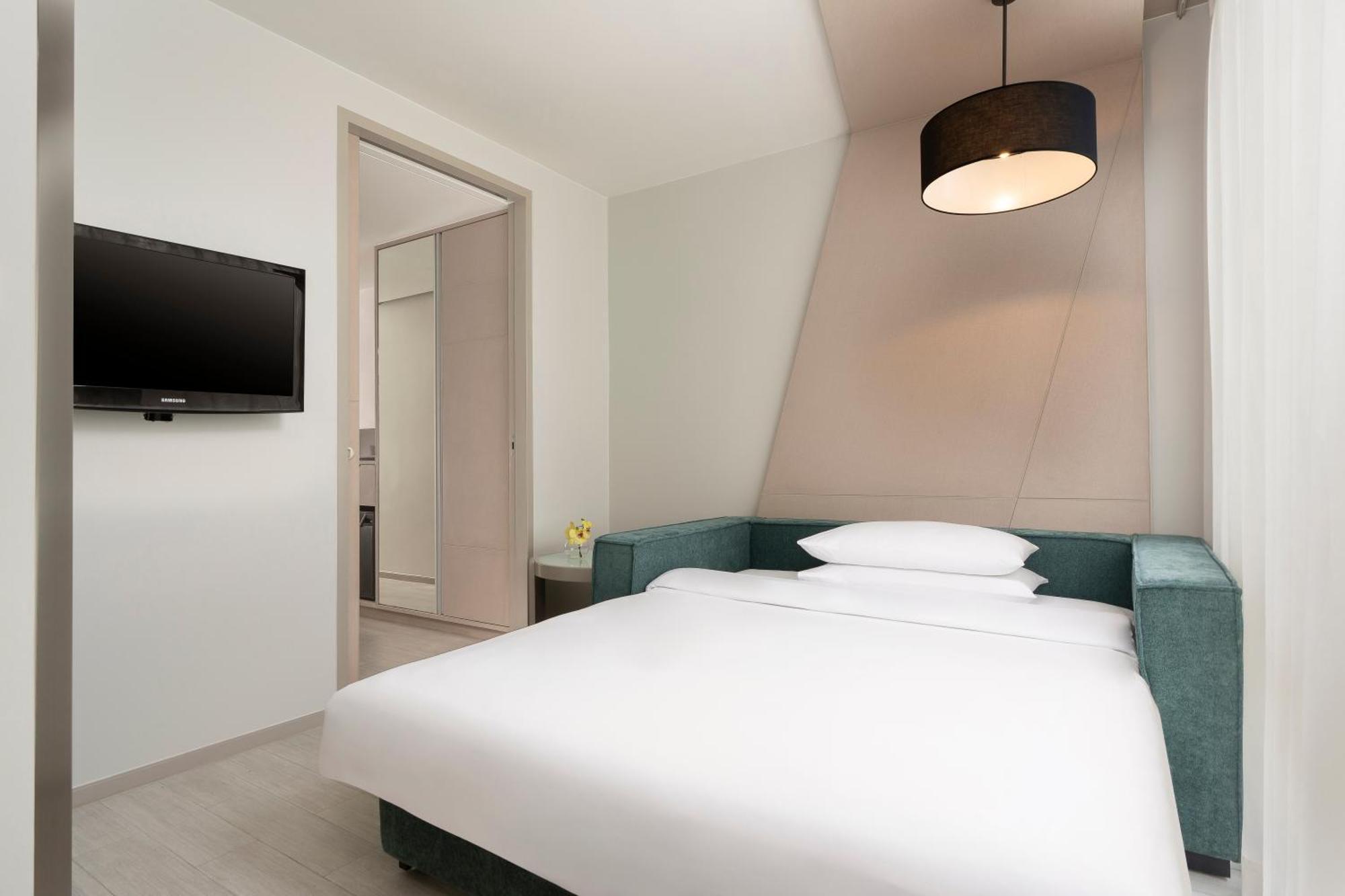 Hyatt Place Bangkok Sukhumvit 1 Экстерьер фото