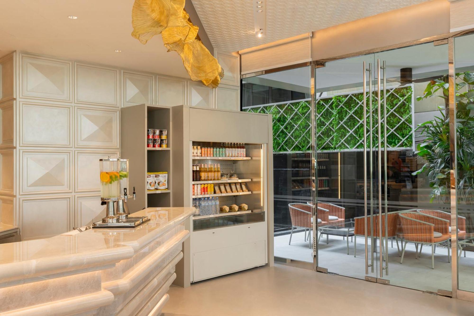 Hyatt Place Bangkok Sukhumvit 1 Экстерьер фото