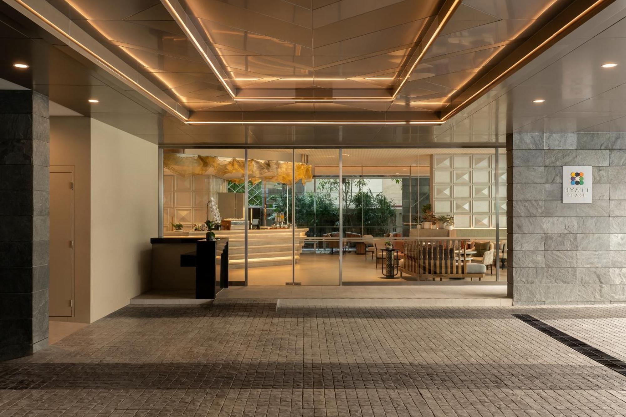 Hyatt Place Bangkok Sukhumvit 1 Экстерьер фото