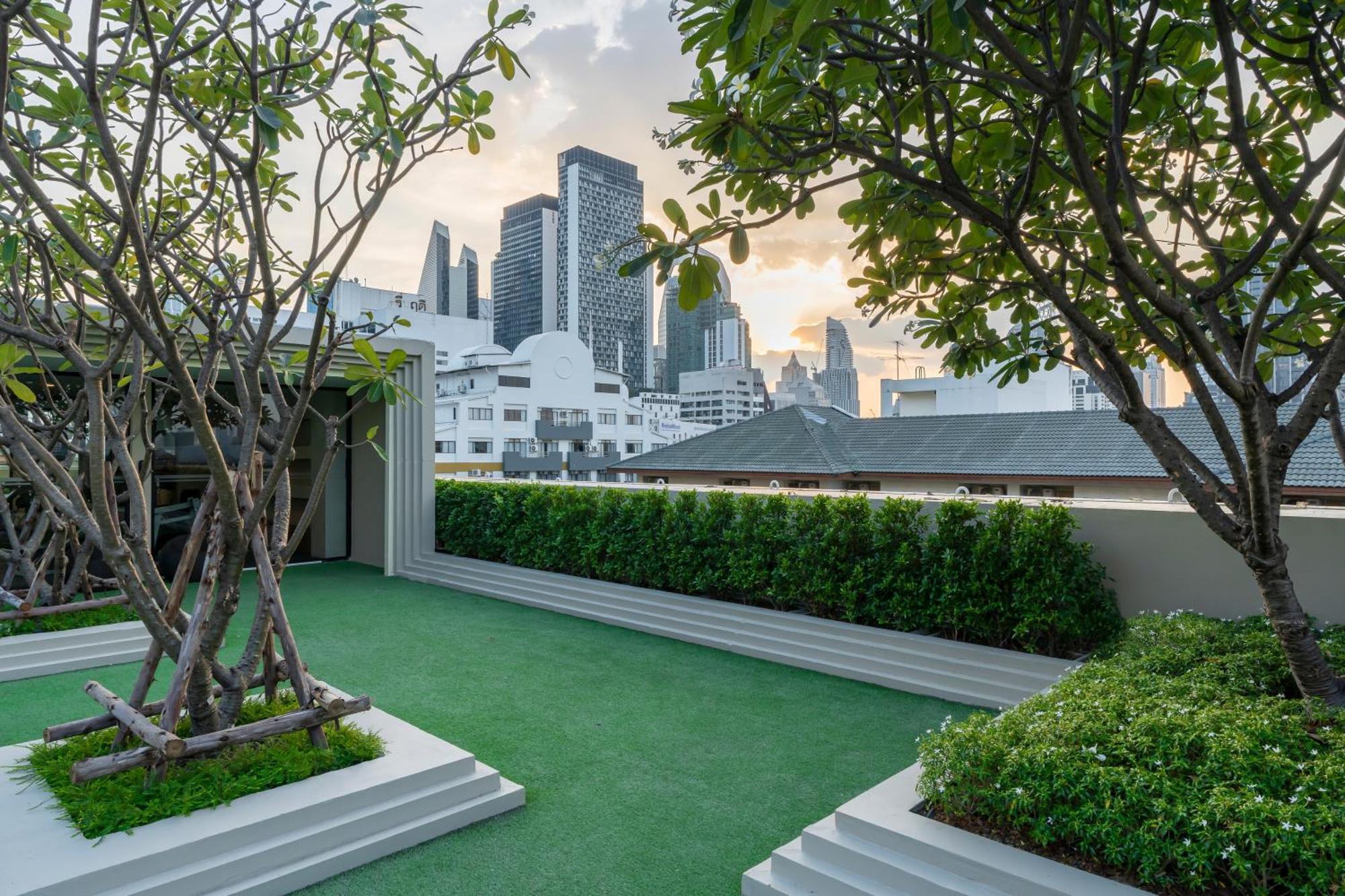 Hyatt Place Bangkok Sukhumvit 1 Экстерьер фото